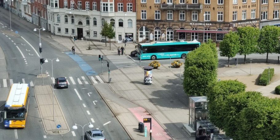 Chariot e-bus pilot project in Aalborg, Denmark Chariot e-bus pilot project in Aalborg, Denmark