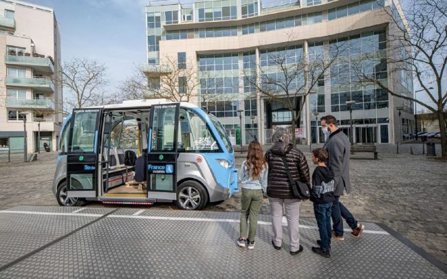 Electric e-buses near Paris