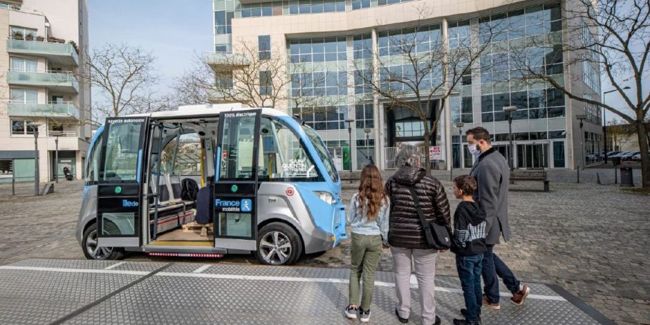 Electric autonomous shuttles close to Paris Electric e-buses near Paris