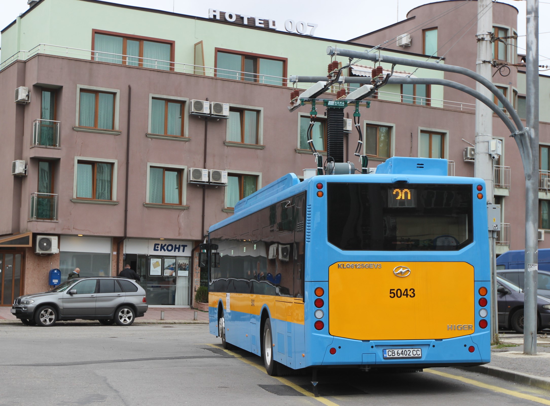 Chariot UC 12 e-bus charging