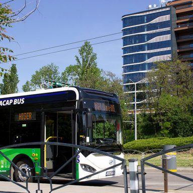 Chariot 18m e-bus charging