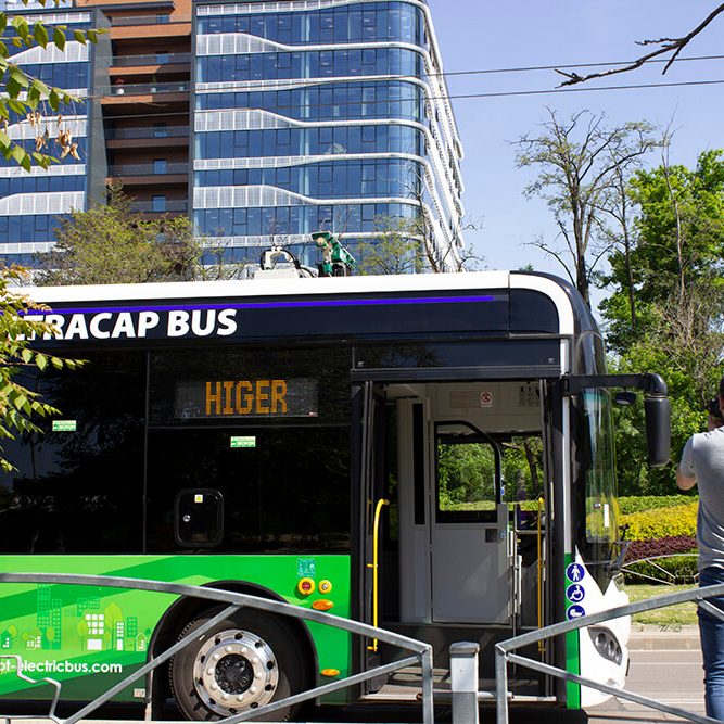 Chariot UC 18m e-bus