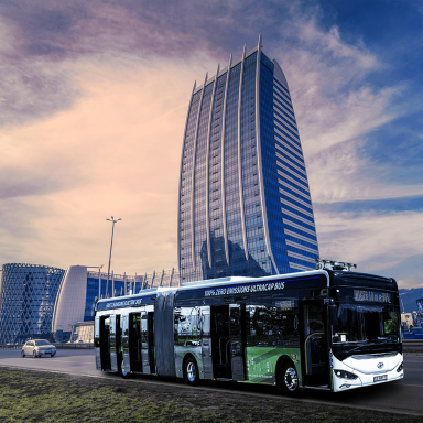 Chariot 18m e-bus in Sofia_Capital Fort building