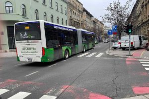 Electric bus with UC 18m long