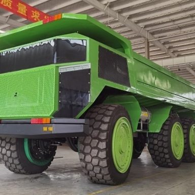 UC truck with 5G technology based autonomous driving